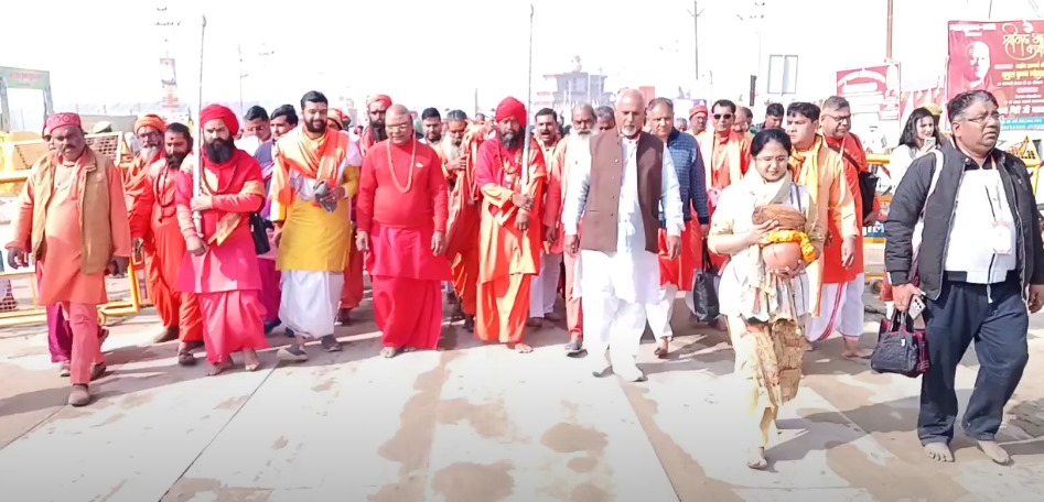 महामंडलेश्वर स्वामी महेशानंद गिरी जी